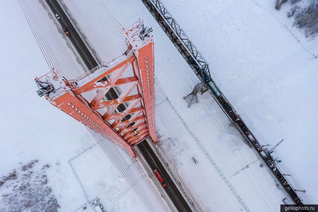 Югорский вантовый мост с высоты фото