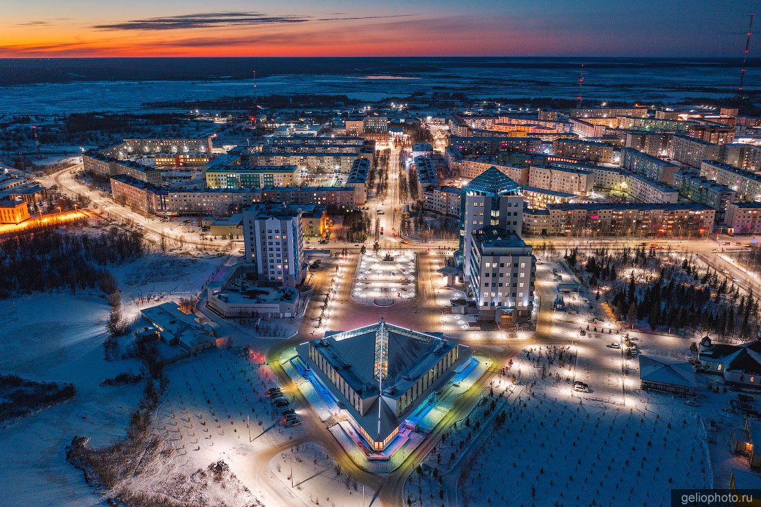 Гостиница Айсберг с высоты в Надыме фото