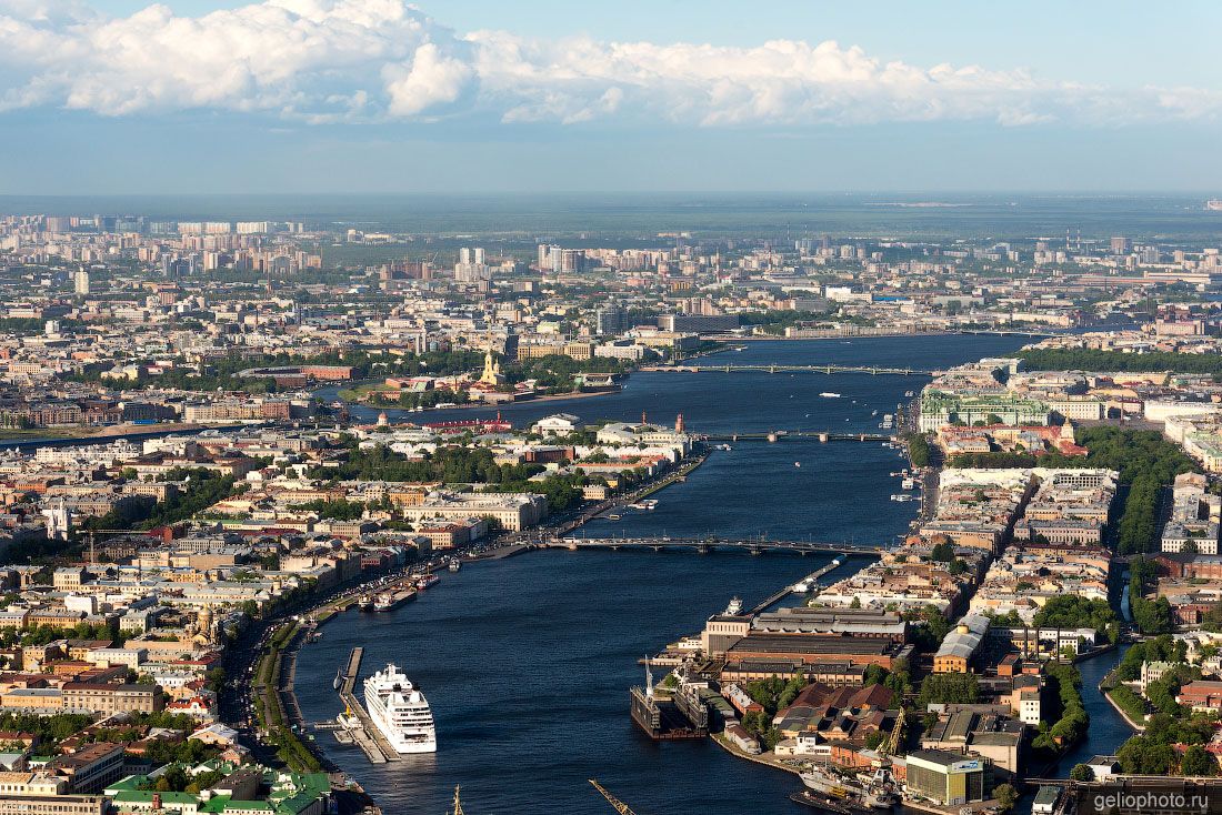 Река Нева в Санкт-Петербурге фото