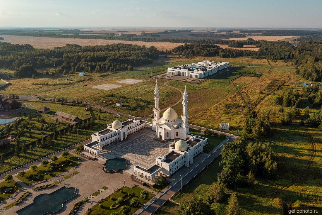 Белая мечеть в Болгаре с высоты фото