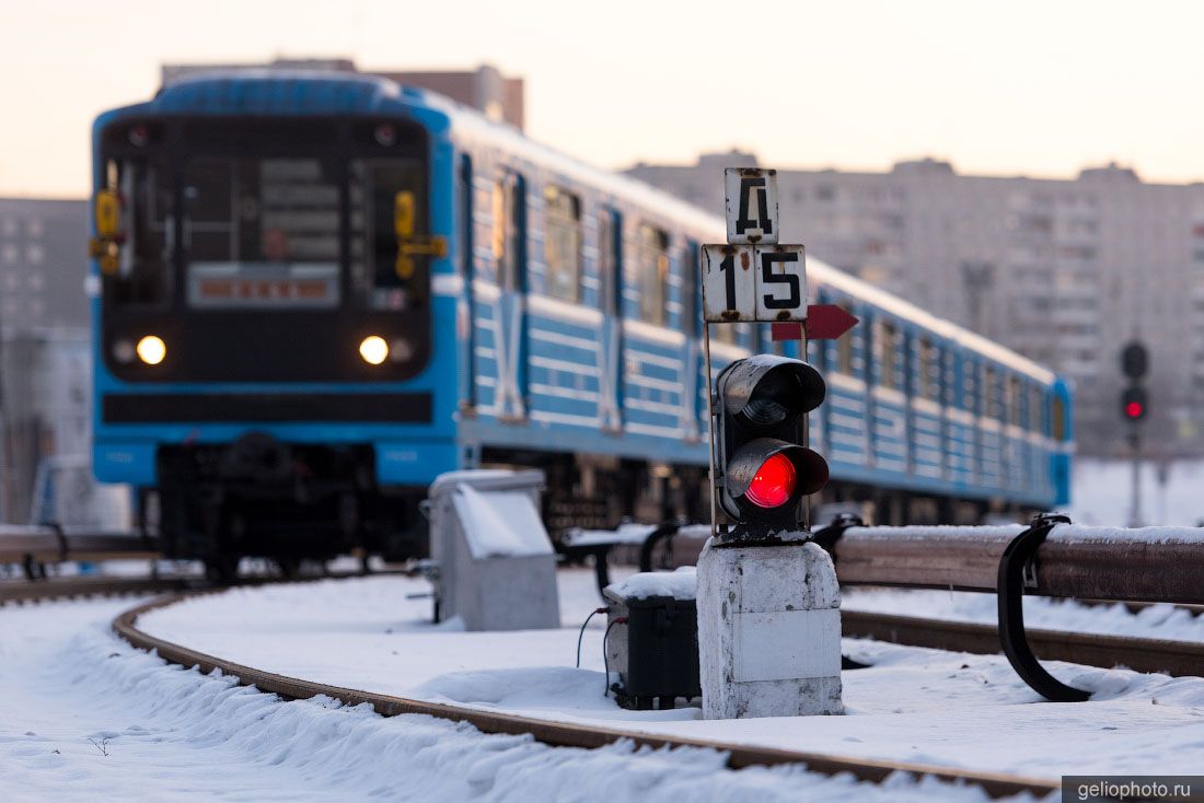 Поезд Новосибирского метрополитена фото