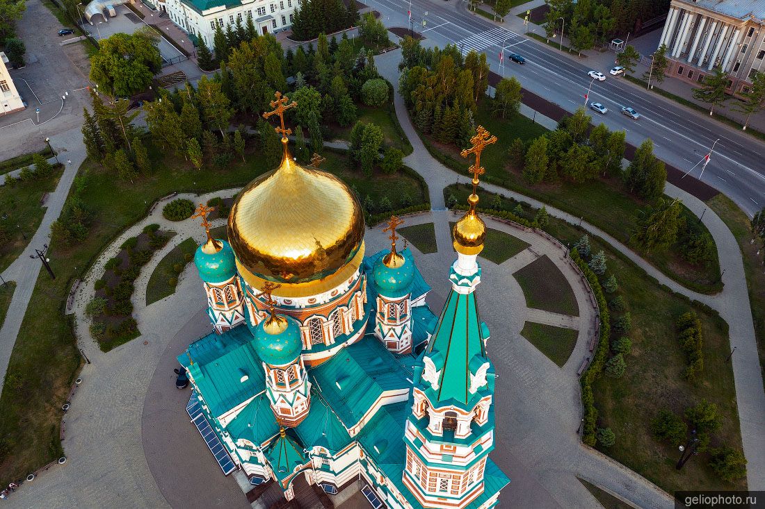 Омский Свято-Успенский кафедральный собор вид сверху фото
