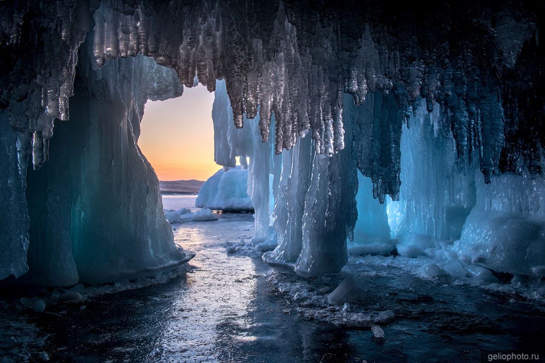 Грот Саган-Хушун на Байкале фото