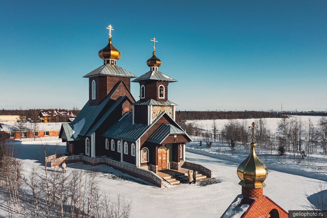 Храм Серафима Саровского в Новом Уренгое фото