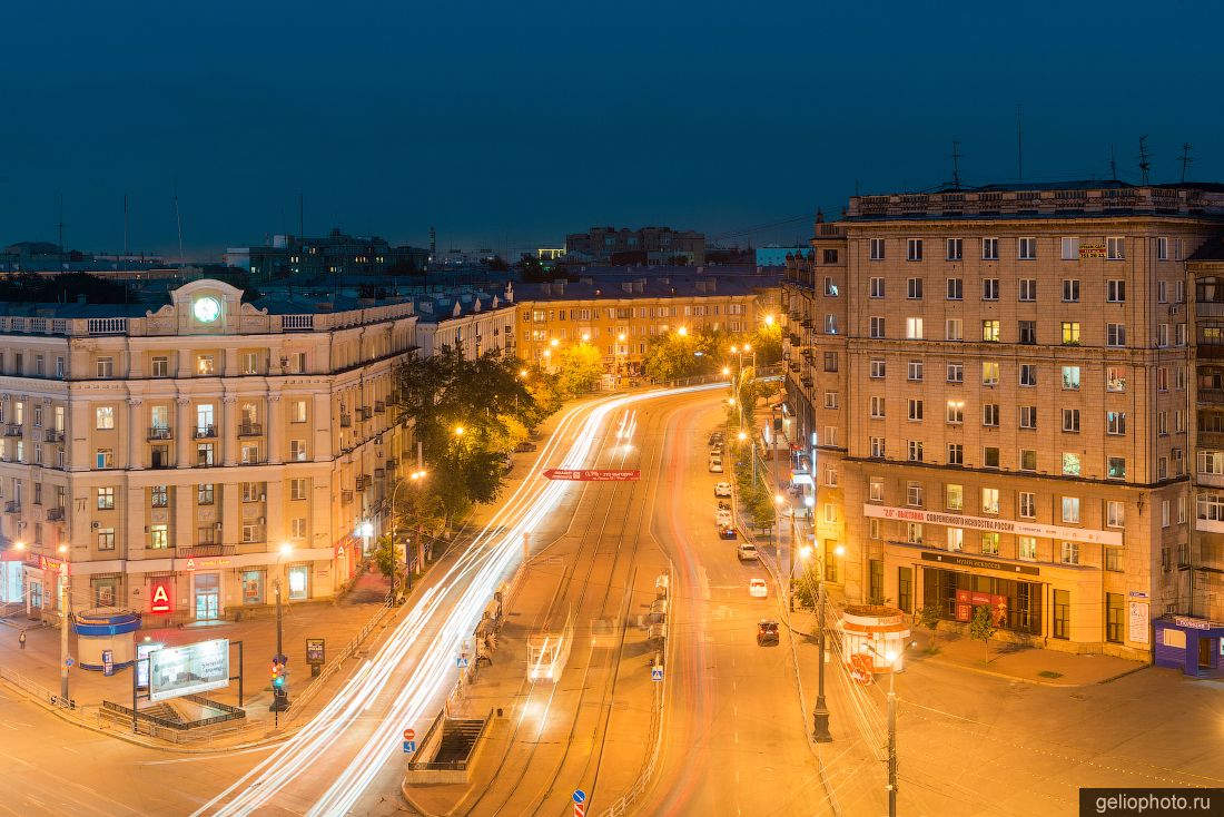 Улица Цвиллинга в Челябинске вечером фото