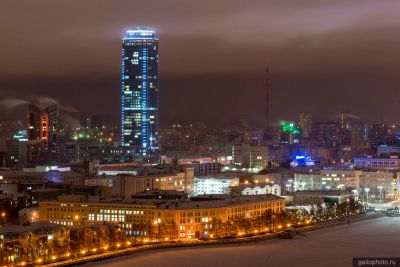 Центр Екатеринбурга вечером фото