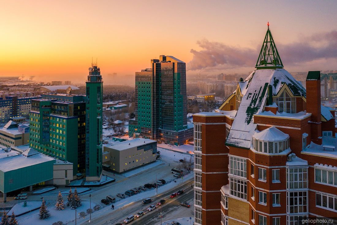 Офис Газпром трансгаз Сургут на закате фото