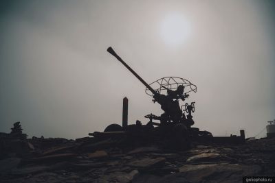 Старая зенитная установка на мысе Челюскин фото