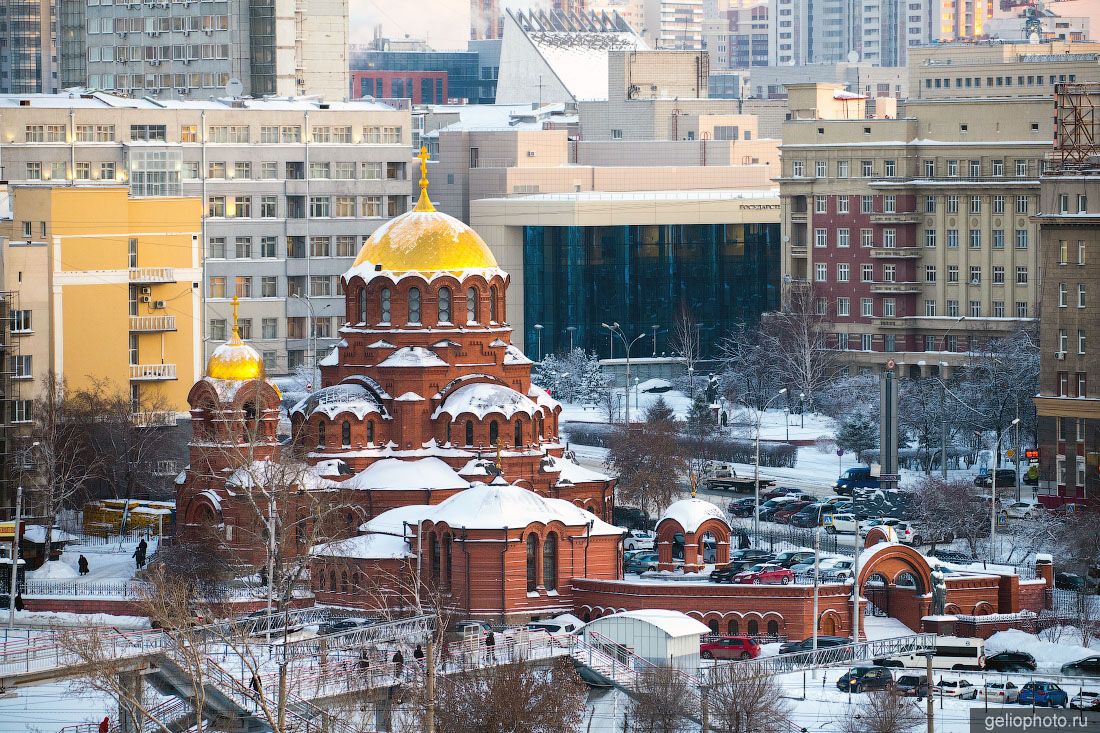 Собор Александра Невского в Новосибирске зимой фото