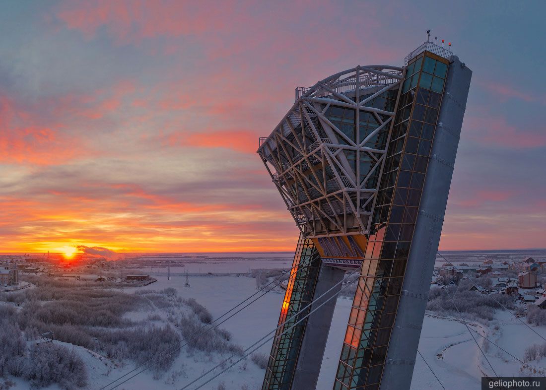 Ресторан Панорама на мосту Факел в Салехарде фото