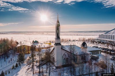 Мечеть Азат Сафа в Надыме зимой фото
