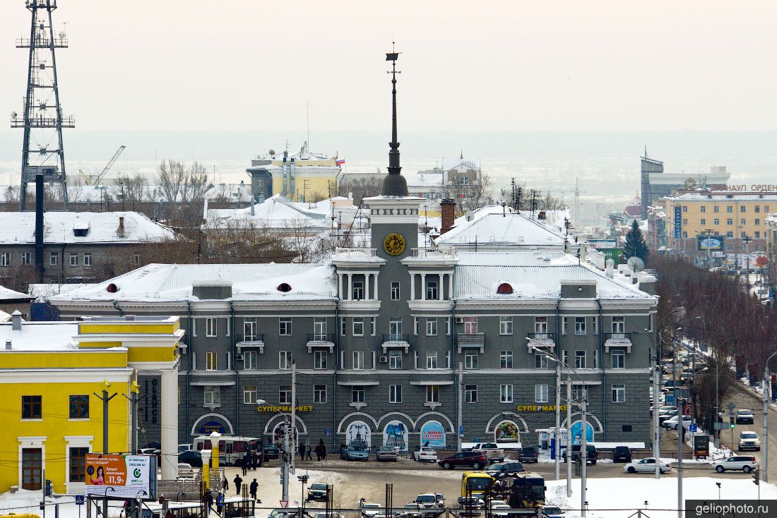 Дом под шпилем в Барнауле фото