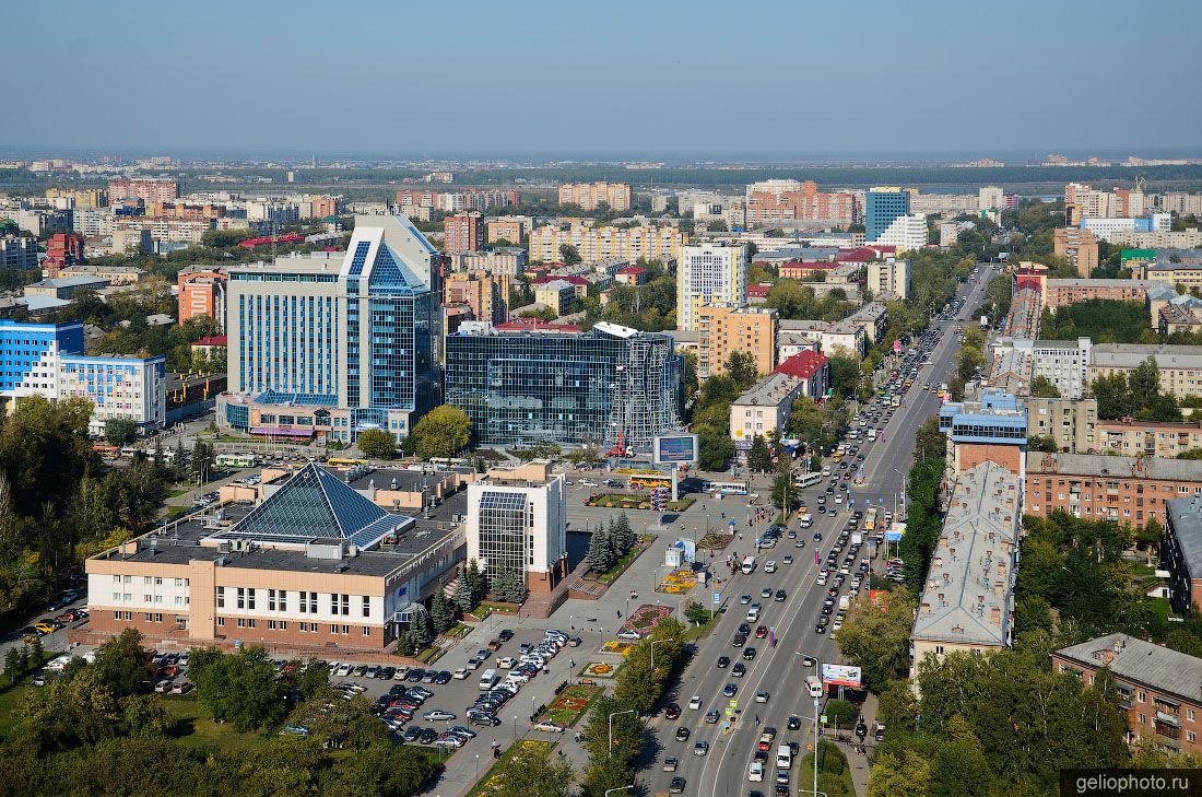 Перекрёсток улиц Мельникайте и Республики в Тюмени фото