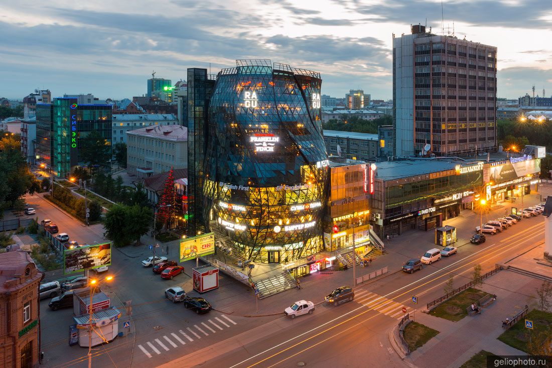 ​БЦ Бутон в Новосибирске вечером фото