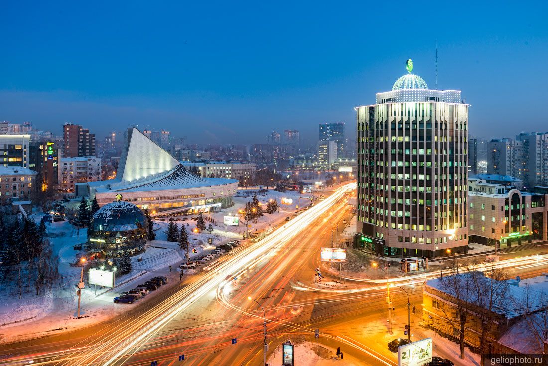 БЦ Сбербанк в Новосибирске вечером фото