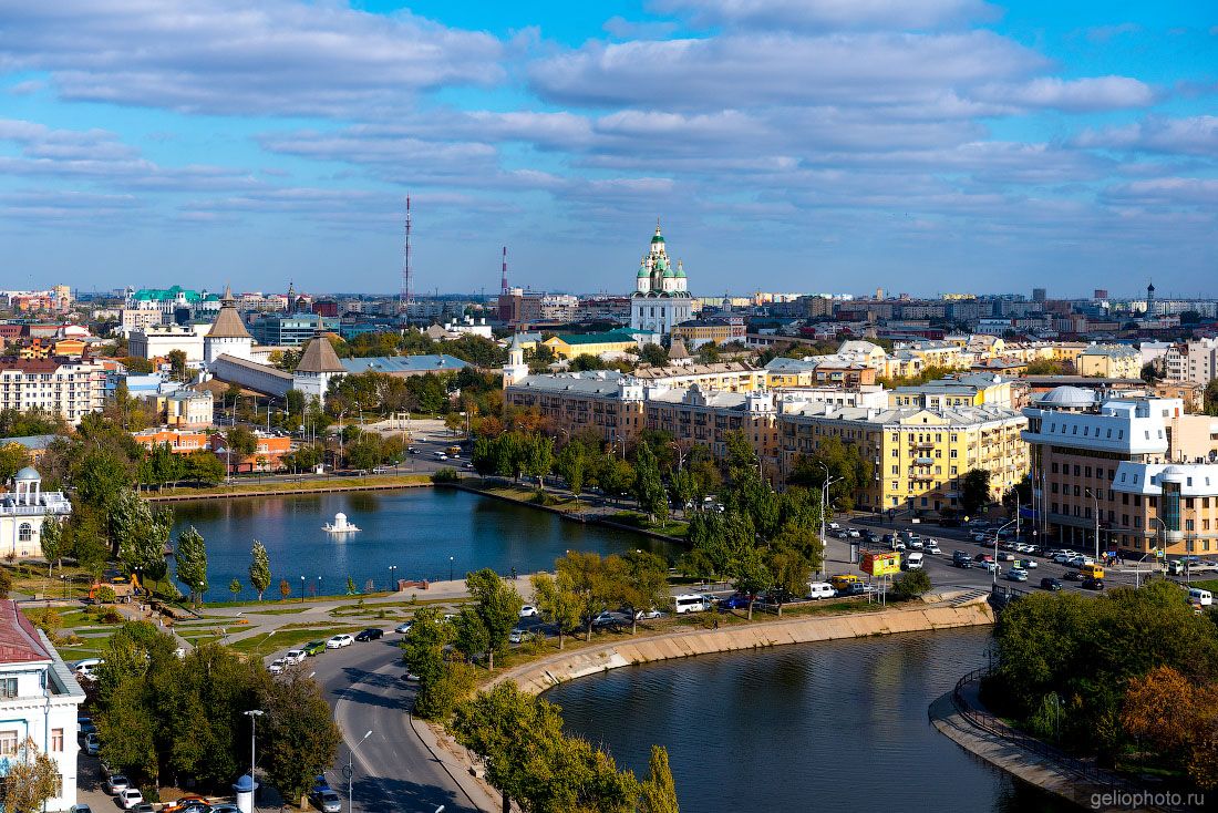 Набережная Приволжского затона в Астрахани фото