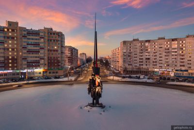 Памятник Мир и Труд в Северодвинске фото