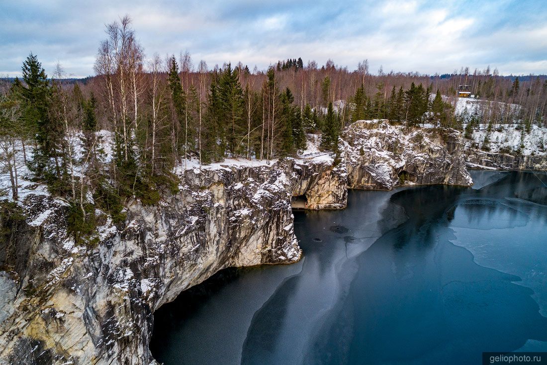 Большой Мраморный каньон в Карелии фото