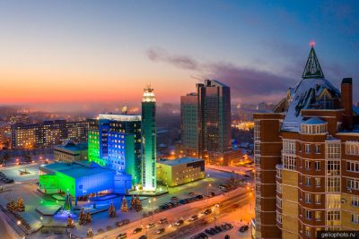Офис Газпром трансгаз Сургут вечером фото