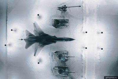Самолёт СУ-24МР в Новом Уренгое фото