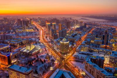 Октябрьская магистраль в Новосибирске на закате фото