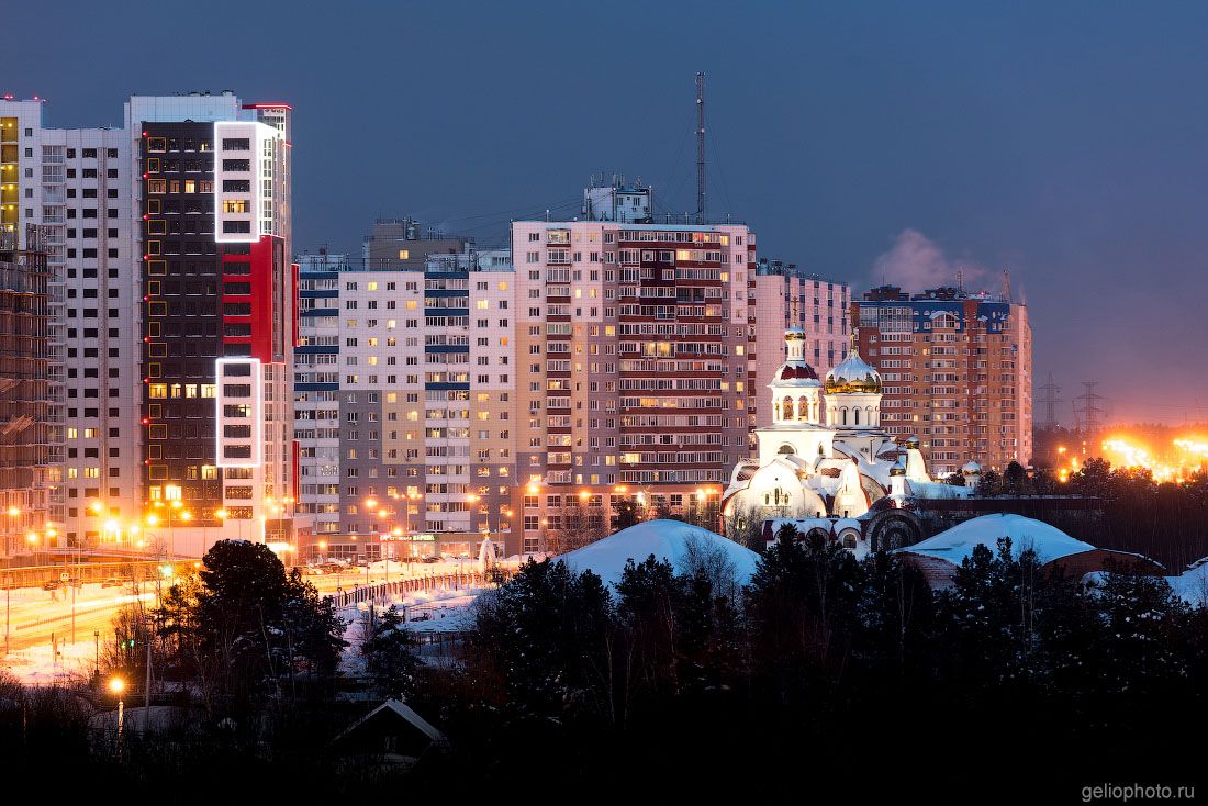 ЖК За Ручьём в Сургуте вечером фото