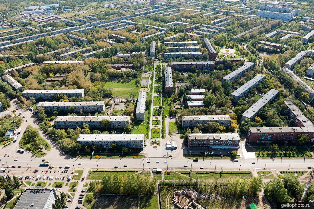Сквер на улице Пономаренко в Омске с высоты фото