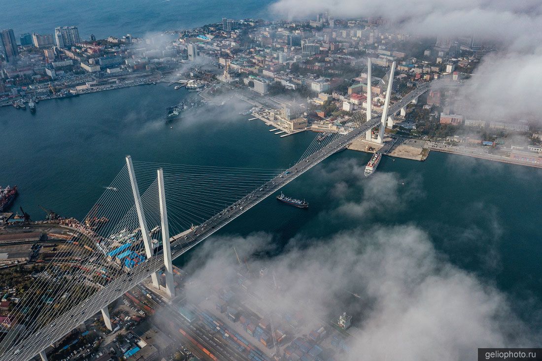 Золотой мост во Владивостоке с высоты фото