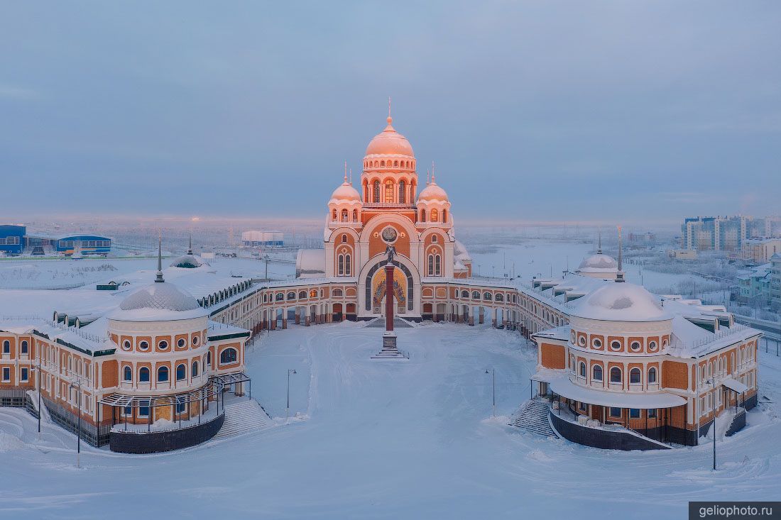 Собор Преображения Господня в Салехарде фото