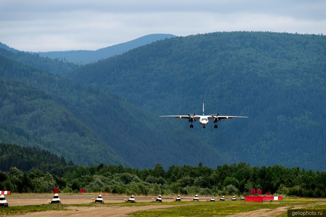 Ан-26 на посадке в Бодайбо фото