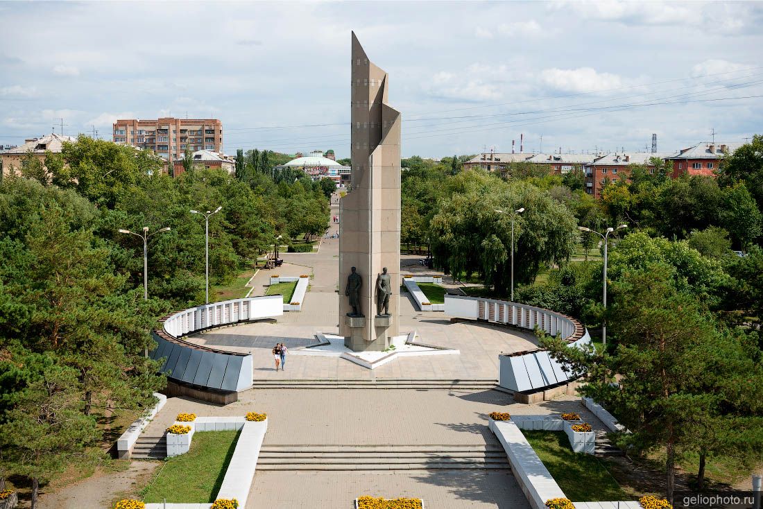 Мемориал Слава Героям на Бульваре Победы в Омске фото