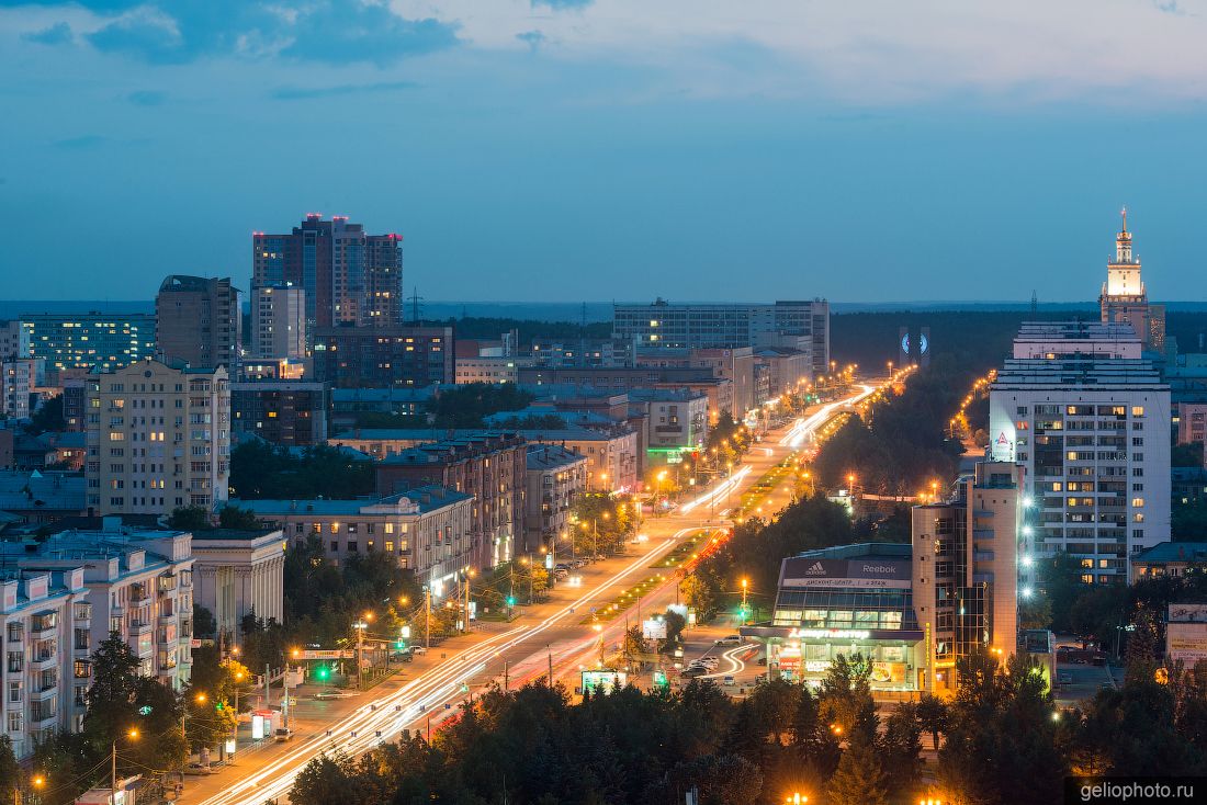 Проспект Ленина в Челябинске вечером фото