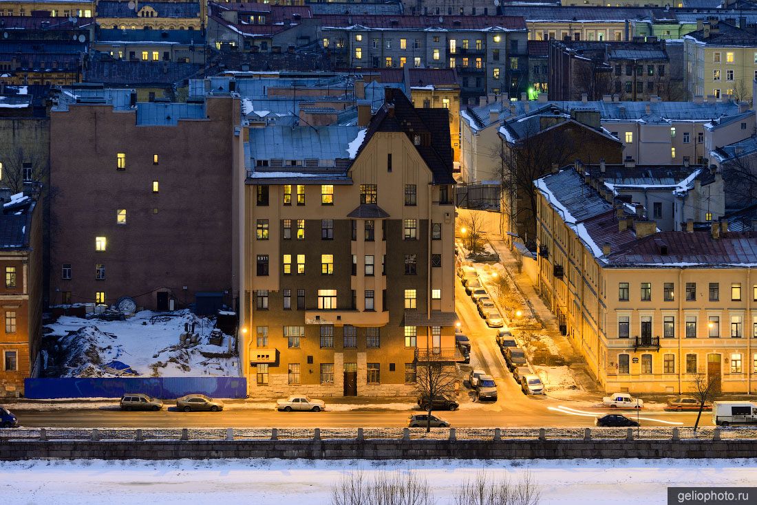 Дом Капустина вечером фото