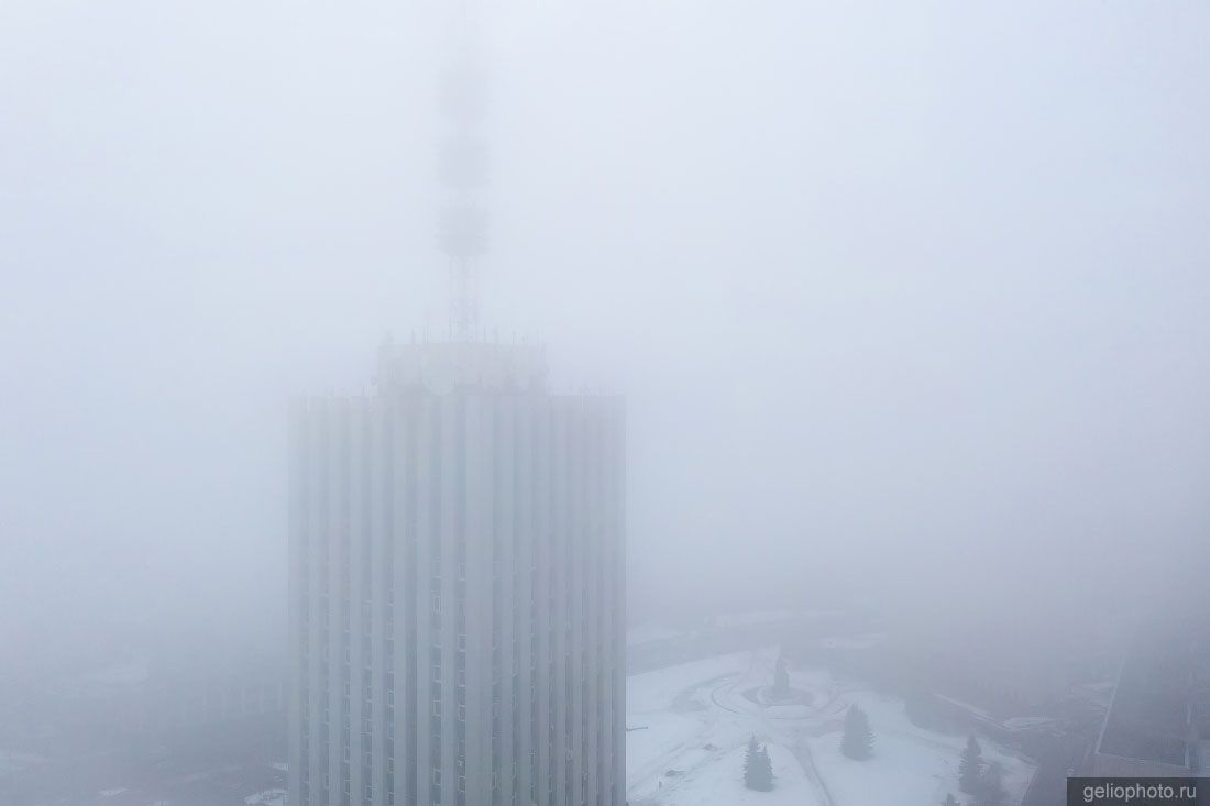 Здание проектных организаций в Архангельске в дымке фото