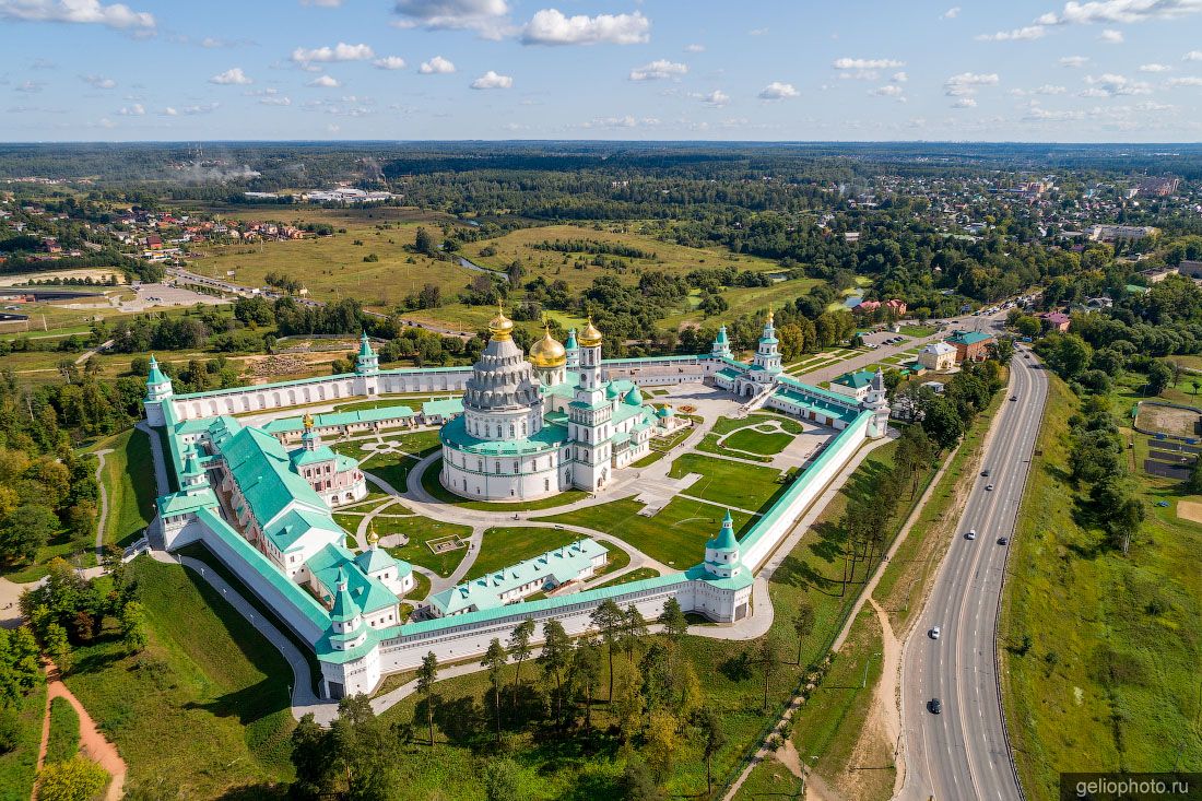 Воскресенский Ново-Иерусалимский монастырь в Истре фото