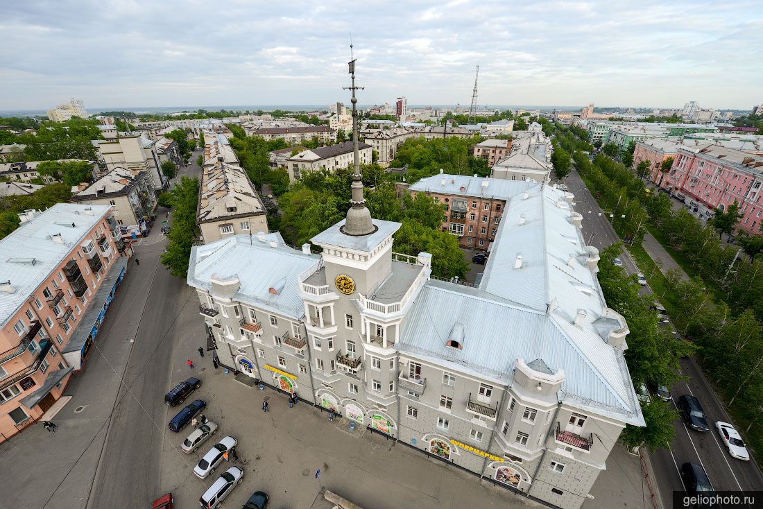Дом под шпилем в Барнауле с высоты фото