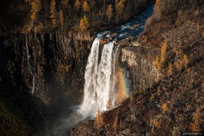 Водопад Два брата на плато Путорана с высоты фото
