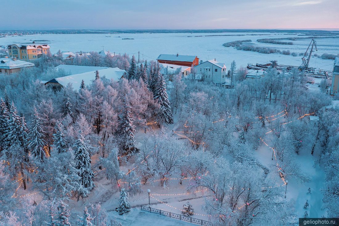 Городской парк в Салехарде зимой фото