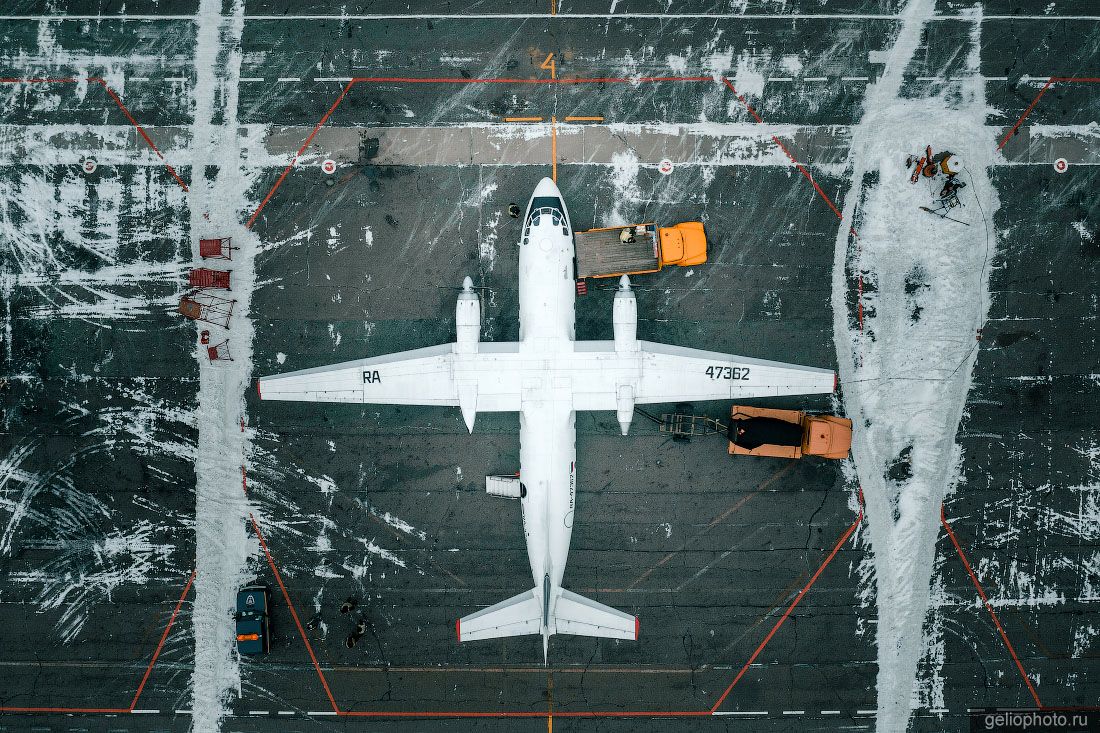 Самолёт АН-26Б-100 авиакомпании КрасАвиа вид сверху фото