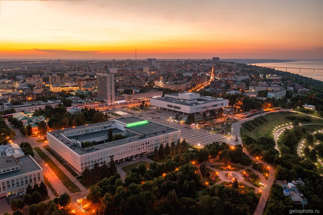 Площадь Ленина в Ульяновске с высоты фото