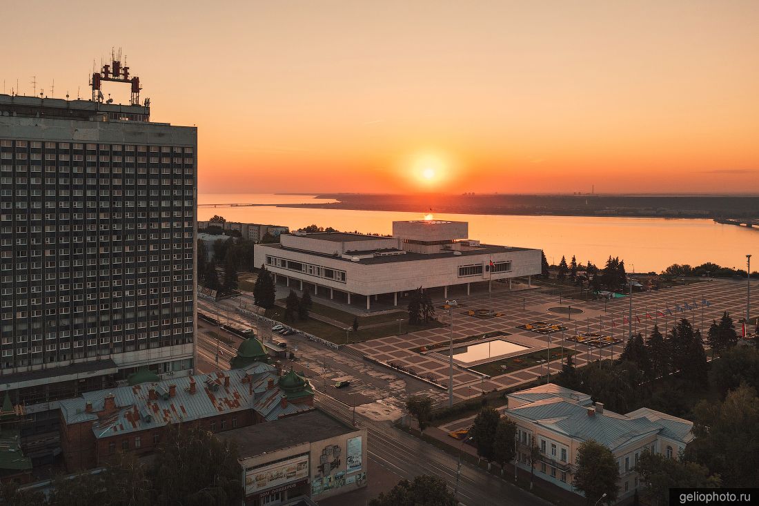 Гостиница Венец и музей-мемориал Ленина в Ульяновске фото