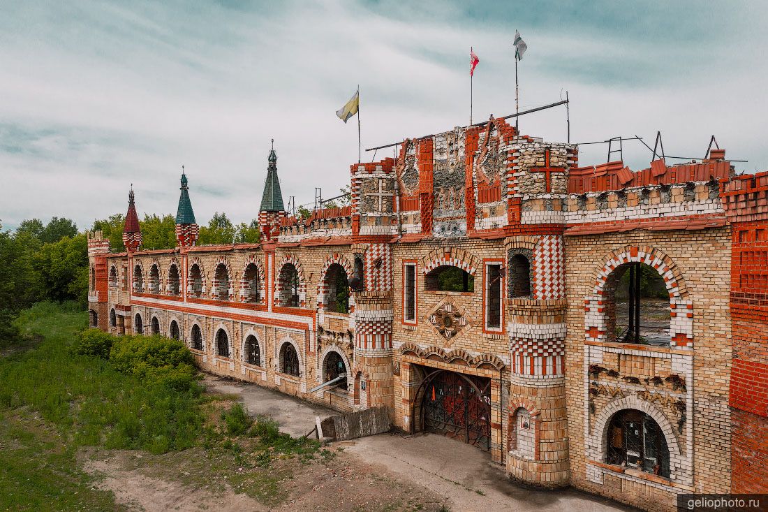 Замок Царьград в Бийске фото