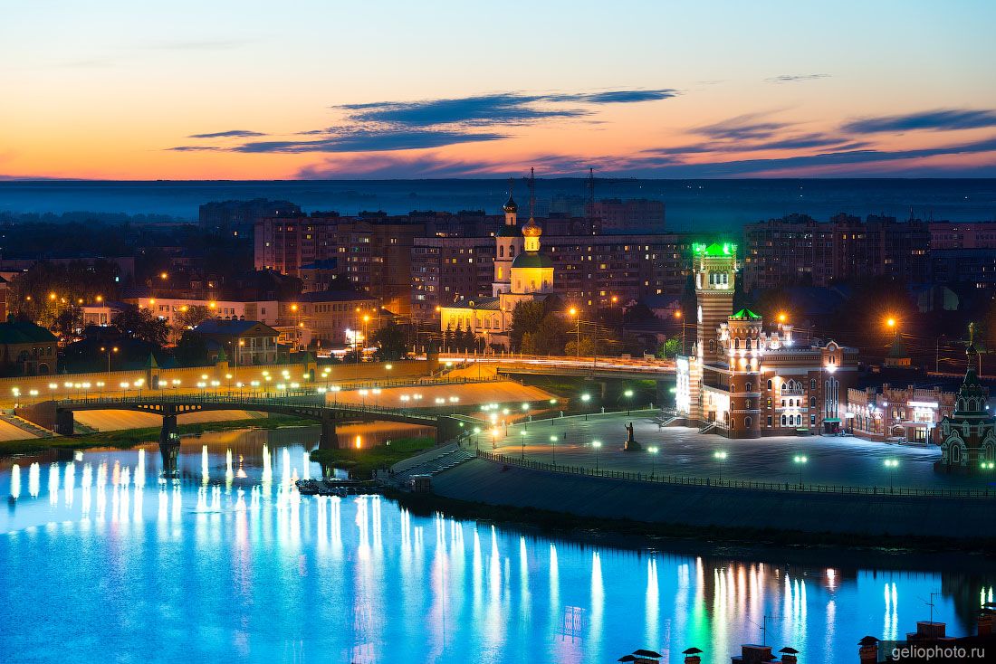Патриаршая площадь в Йошкар-Оле вечером фото