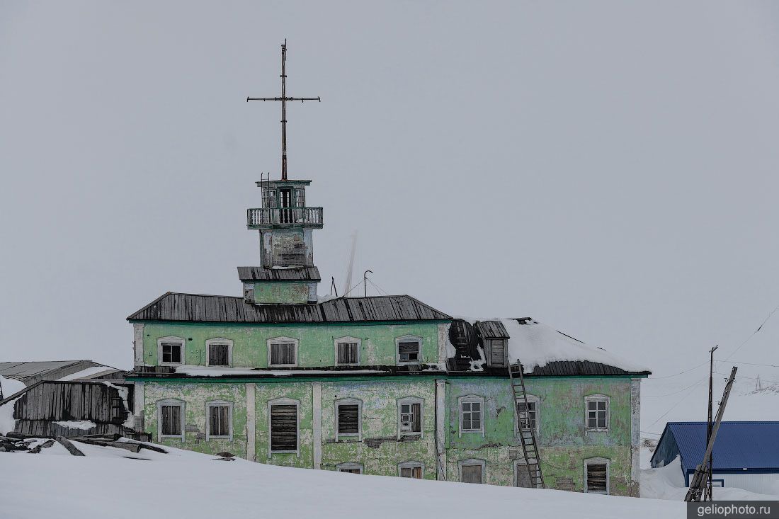 Бывшее здание управления Морпорта на Диксоне фото