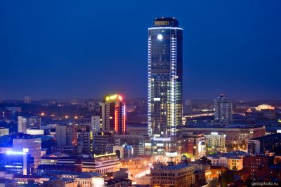 БЦ Высоцкий в Екатеринбурге ночью фото