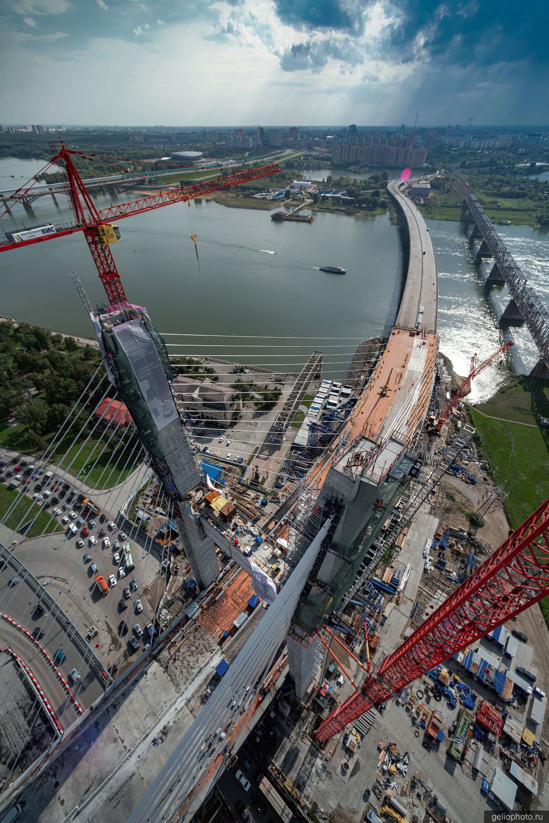 Центральный мост через Обь вид сверху фото