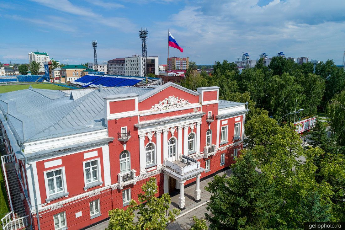 Здание городской думы в Барнауле фото