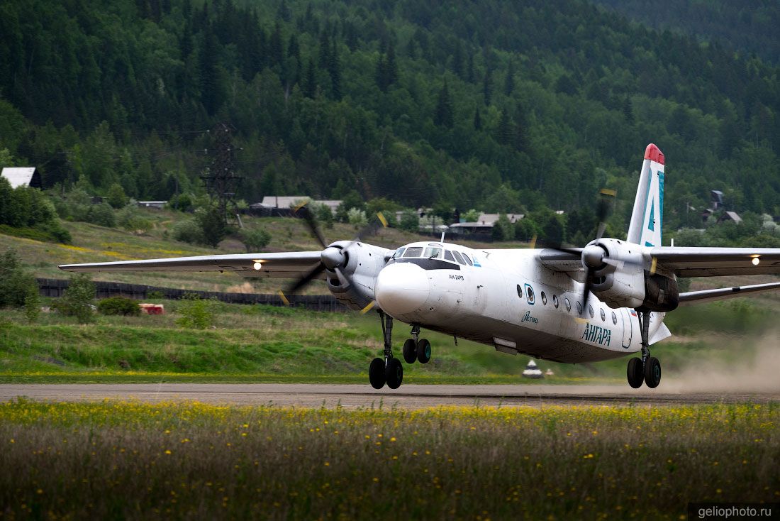 Ан-26 на взлёте в Бодайбо фото