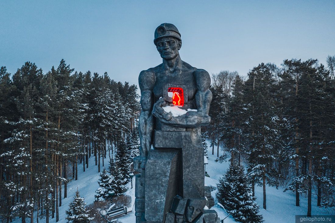 Память шахтёрам Кузбасса в Кемерово фото