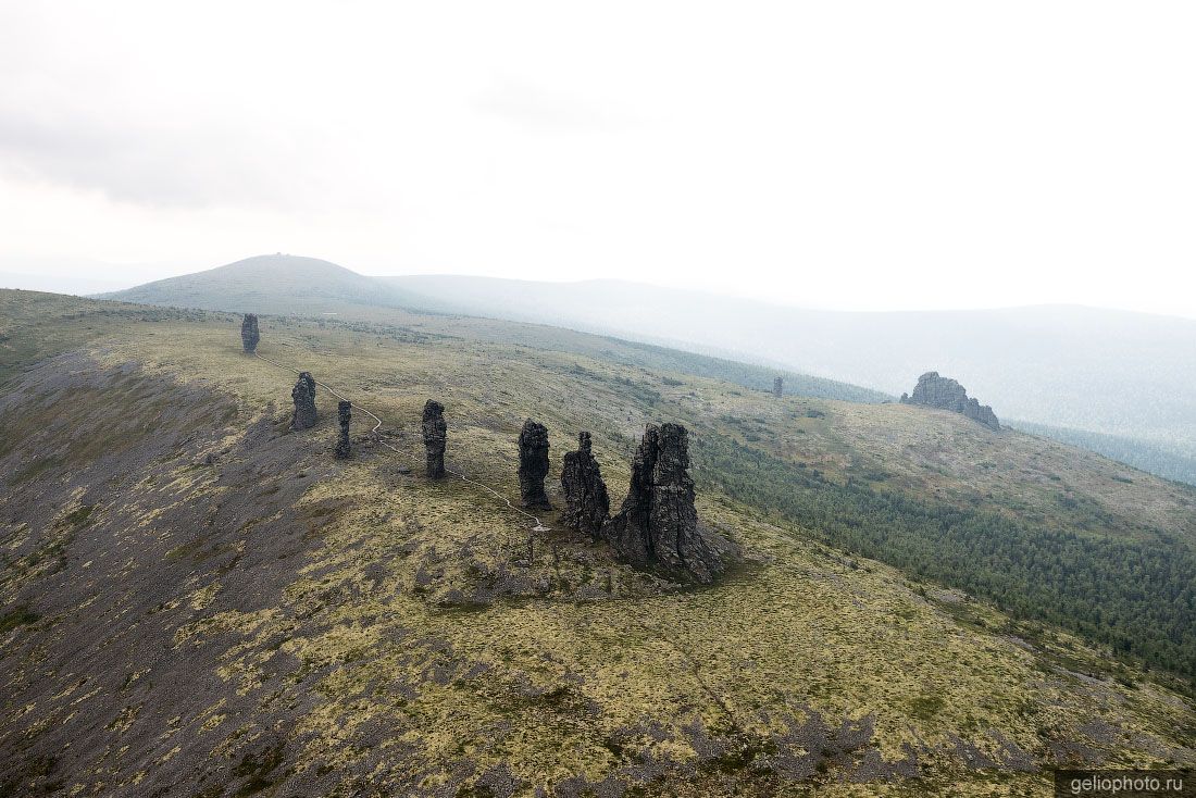 Семь столбов Маньпупунёр на Урале фото